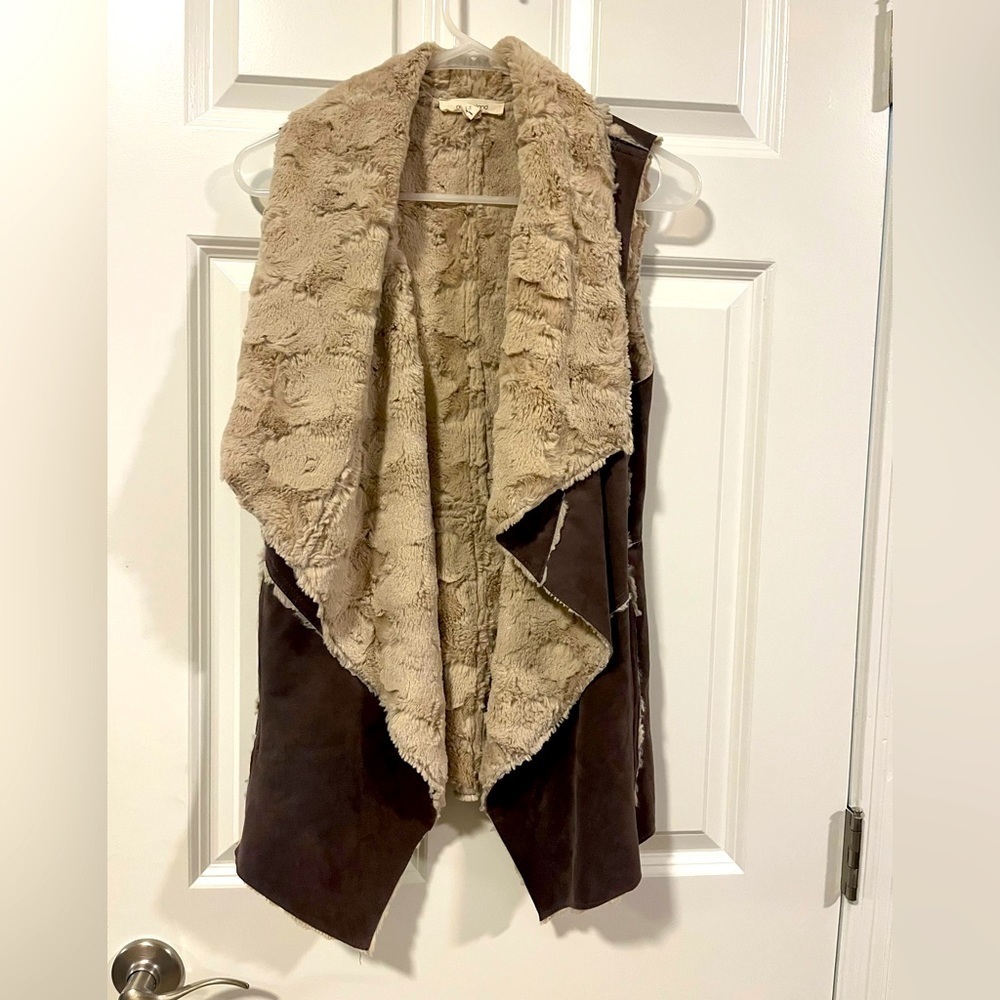 Soft buttery leather vest faux fur size small